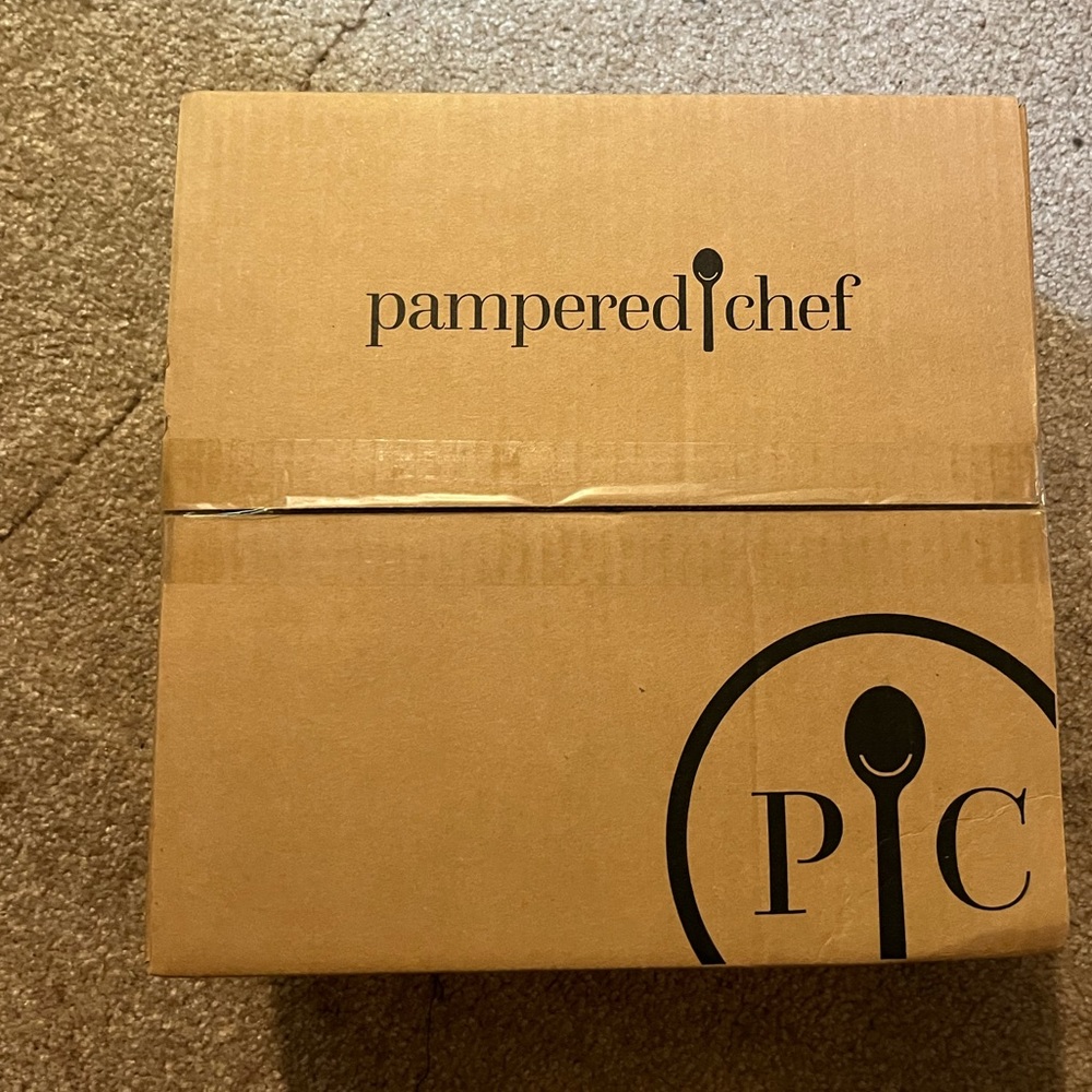 Pampered Chef Rockcrok 2.5 qt - Picture 2 of 3